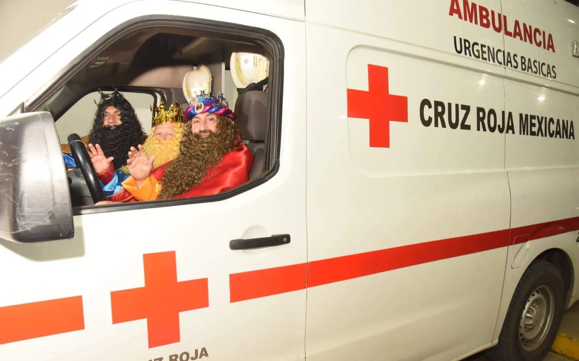 Llegan los reyes magos a los hospitales José Luis Tapia (2)